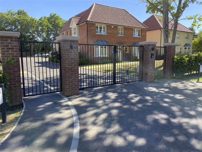 With pedestrian access (double sided code lock)
